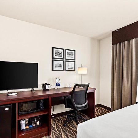Cobblestone Hotel & Suites Superior Exterior foto
