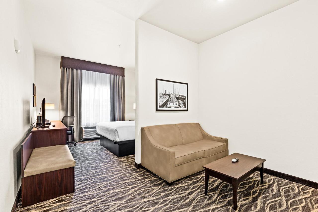 Cobblestone Hotel & Suites Superior Exterior foto