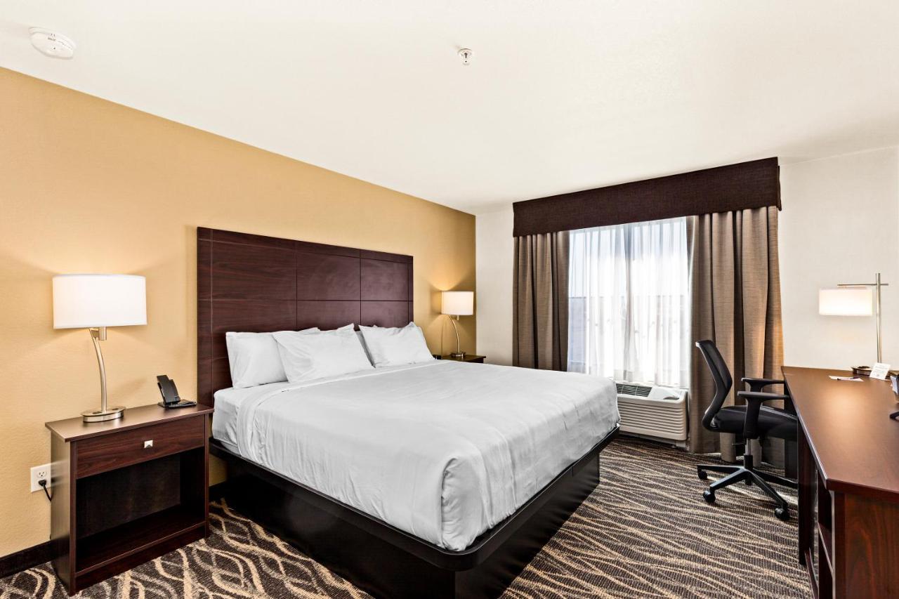 Cobblestone Hotel & Suites Superior Exterior foto