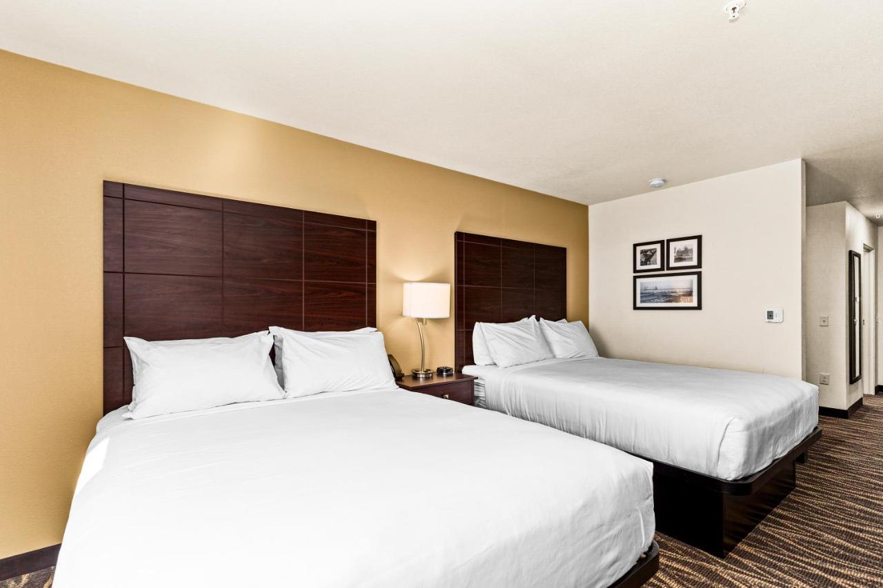 Cobblestone Hotel & Suites Superior Exterior foto